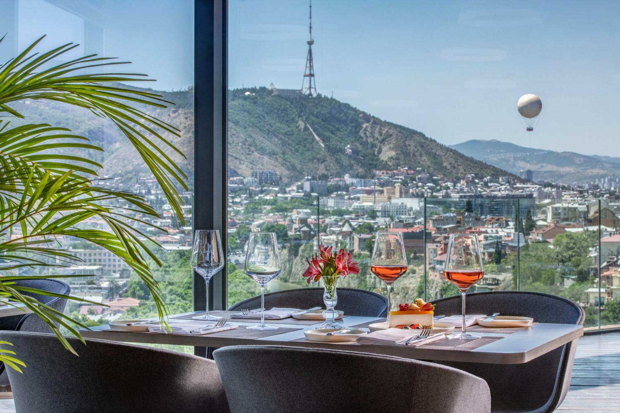 Golden Tulip Design Tbilisi Hotel Exterior foto